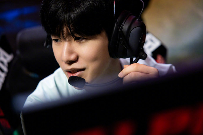 因此在海报 因此在海报